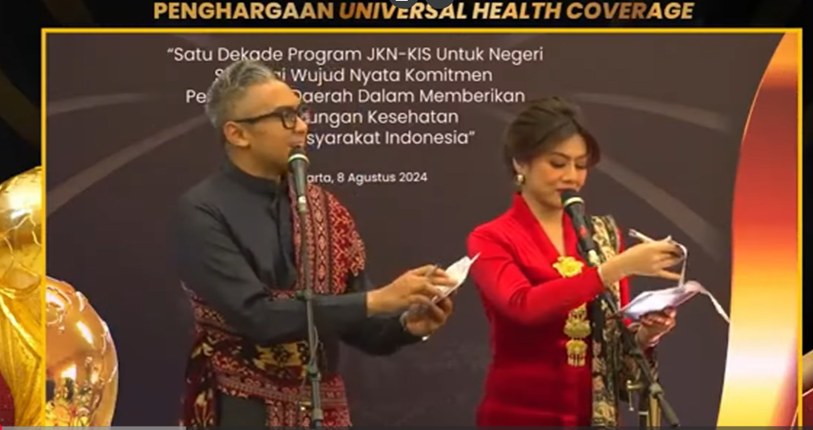 Bupati Samosir Vandiko Gultom, Terima Penghargaan Tingkat Utama Universal Health Coverage (UHC)
